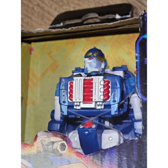 Transformers Legacy United Deluxe Class 2001 Universe Autobot Side Burn 5.5-in - Picture 4 of 9